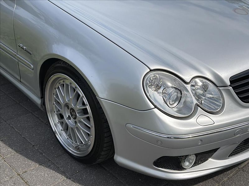Mercedes-Benz Třídy C 5,5 V8 270 Kw C 55 AMG automat - fotka 27 z 33