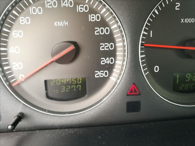 Volvo XC90 2,4 D5 AWD - fotka 6 z 18