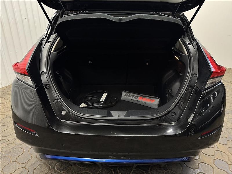 Nissan Leaf Electric drive 110kW Business - fotka 33 z 41