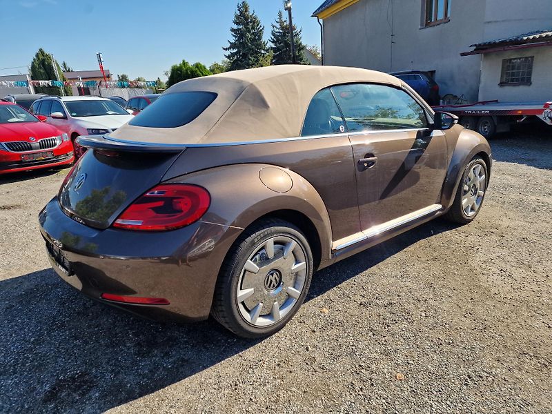 Volkswagen Beetle CABRIO 2,0TDI DESIGN - fotka 4 z 22