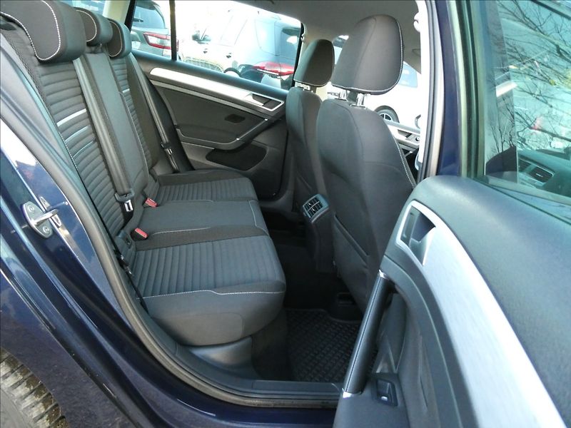 Volkswagen Golf 1,6 TDi 81kW,CUP,4x4,serviska - fotka 26 z 50