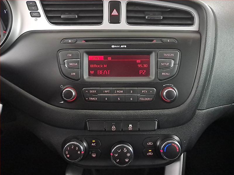 Kia Ceed (2014) 1.4 CRDi - fotka 12 z 16