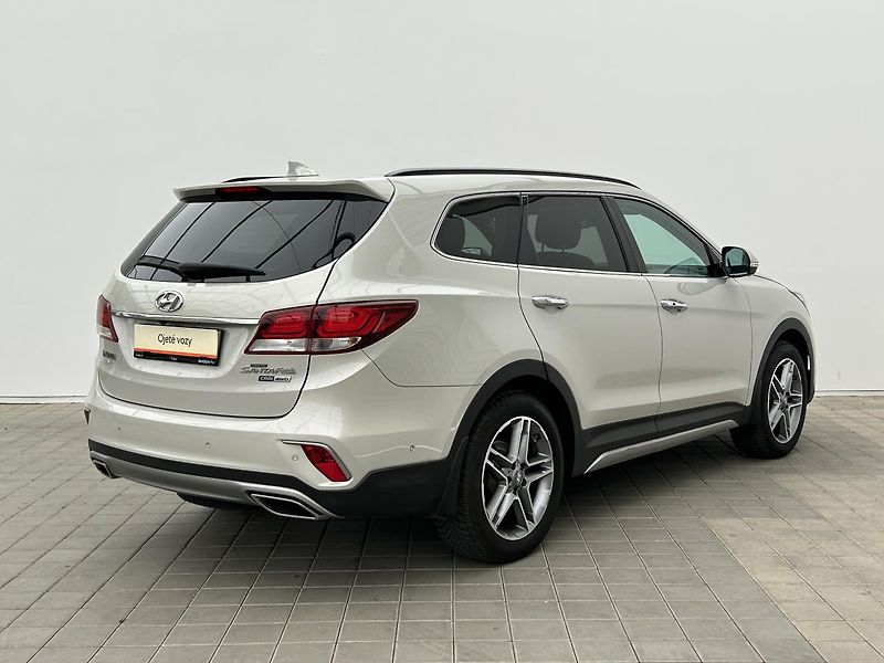 Hyundai Grand Santa Fe 2.2 CRDI 4x4 - fotka 2 z 29