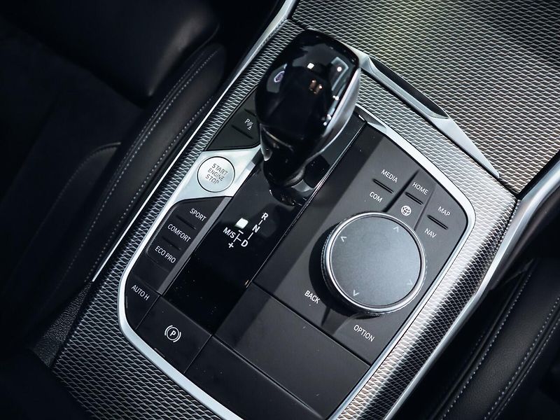 BMW Řada 3 320d Touring xDrive - fotka 24 z 26