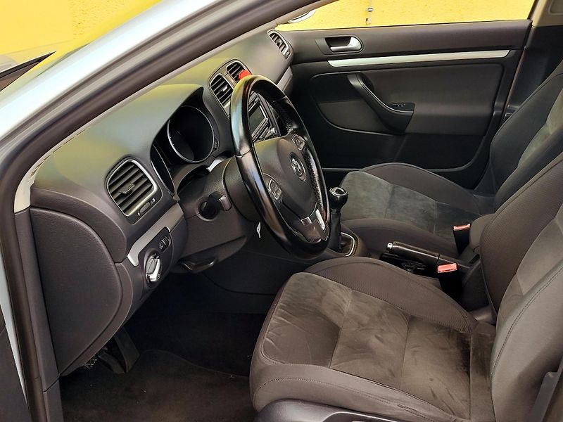 Volkswagen Golf 1,4 TSi Highline ROZVODY     - fotka 27 z 40