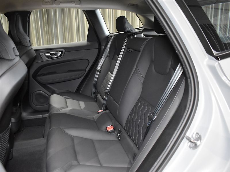 Volvo XC60 2,0 B5 AWD PLUS BLIS,Bezklíč - fotka 9 z 23