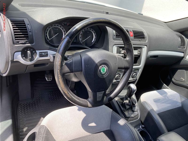 Škoda Octavia (2008) 2.0 TFSi, RS, šíbr - fotka 12 z 15