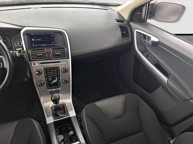 Volvo XC60 (2011) Momentum D4, Navi, Xenony - fotka 21 z 21