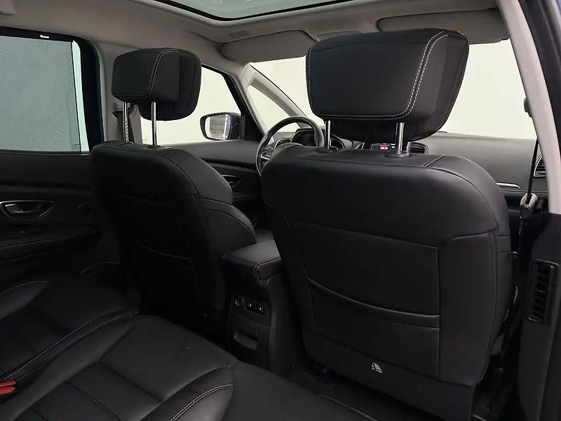 Renault Grand Scénic 1.3TCe Aut. Initi. Paris 7Míst - fotka 13 z 16