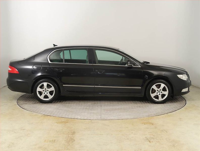 Škoda Superb (2012) 2.0 TDI, Automat, Navi, Xenony - fotka 6 z 22