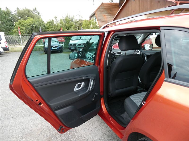Škoda Fabia 1,4 i16V 1.MAJITEL,závěs,2xkol - fotka 21 z 48