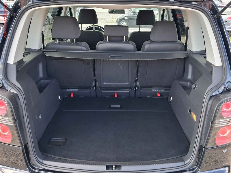 Volkswagen Touran (2009) 1.4 TSi, Navi, AC - fotka 7 z 18