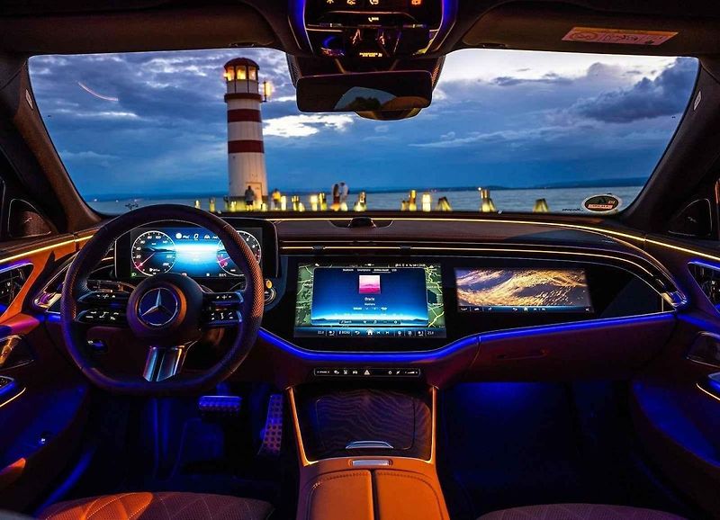 Nový Mercedes-E je současně důstojný i naprosto moderní