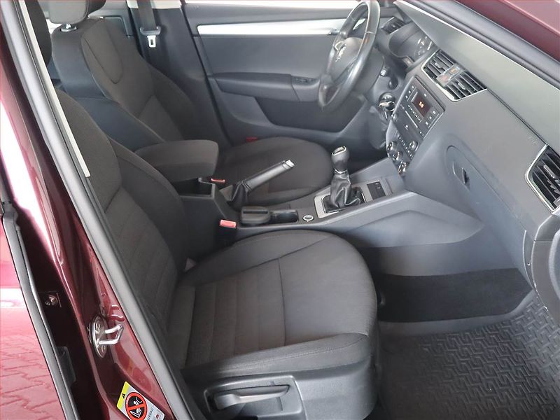 Škoda Octavia (2013) 2.0 TDI, Tempomat - fotka 9 z 19