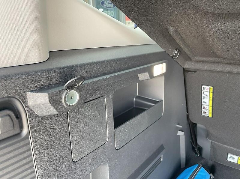 Ford Tourneo Courier Titanium, Tourneo, 43 kWh Elek - fotka 23 z 24