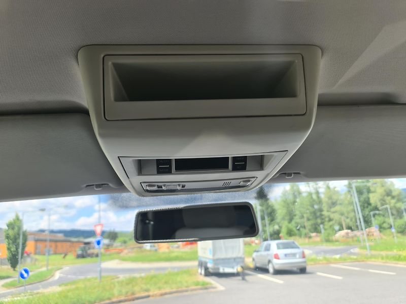 Volkswagen Multivan T5 2.0 TDi 103-KW KLIMA 7-MÍST - fotka 22 z 42