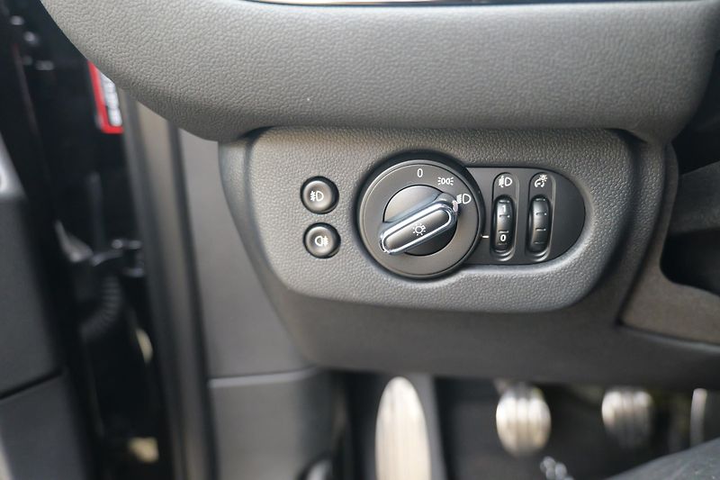 Mini Clubman 100 kW JCW paket LED Navi - fotka 37 z 40