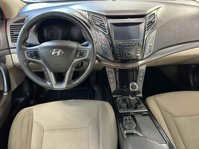 Hyundai i40 (2017) 1.7 CRDi, ČR, Navi, kamera - fotka 8 z 17
