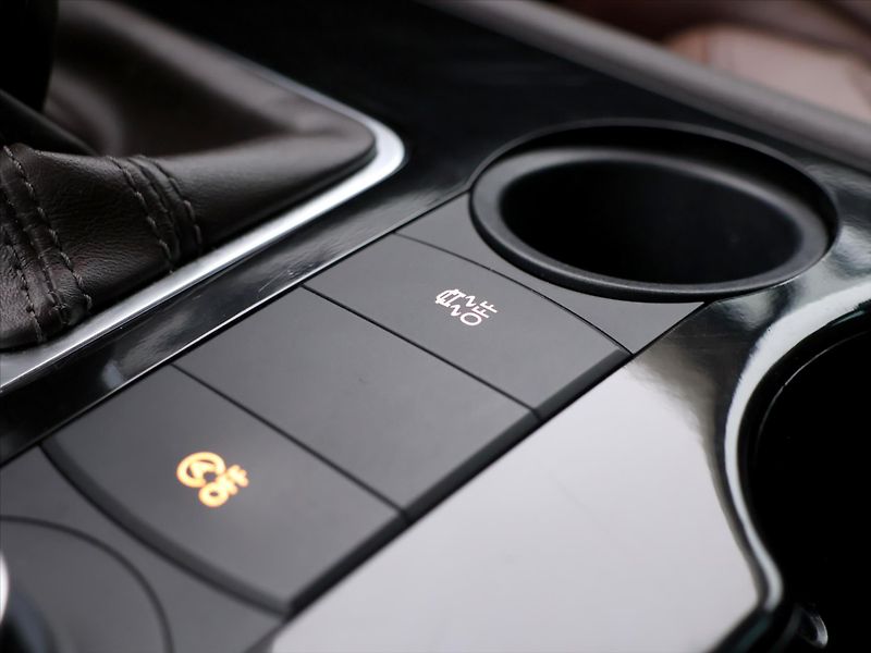 Volkswagen Touareg 3,0 TDI V6 150kW DSG 4M Kůže - fotka 20 z 28