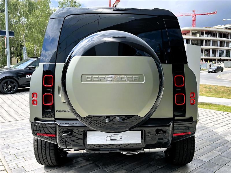 Land Rover Defender 3,0 110 D300 X-DYN HSE / SATIN - fotka 5 z 26