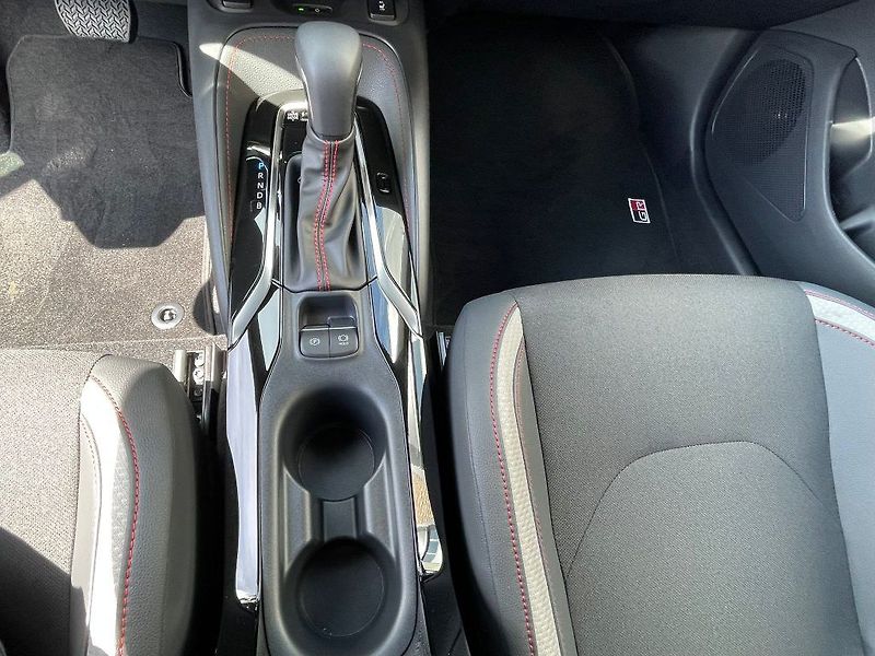 Toyota Corolla 2.0 Hybrid GR SPORT - fotka 19 z 28