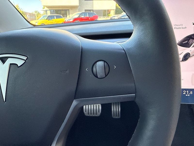 Tesla Model 3 Performance - fotka 30 z 39