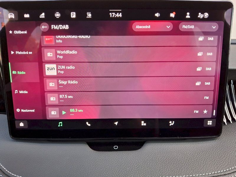 Škoda Superb (2025) Combi iV SportLine DSG 1,5TSi - fotka 18 z 35