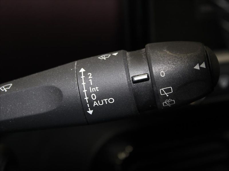Citroën C4 Cactus 1,2 PureTech 81kW 1.majitel ČR - fotka 18 z 22