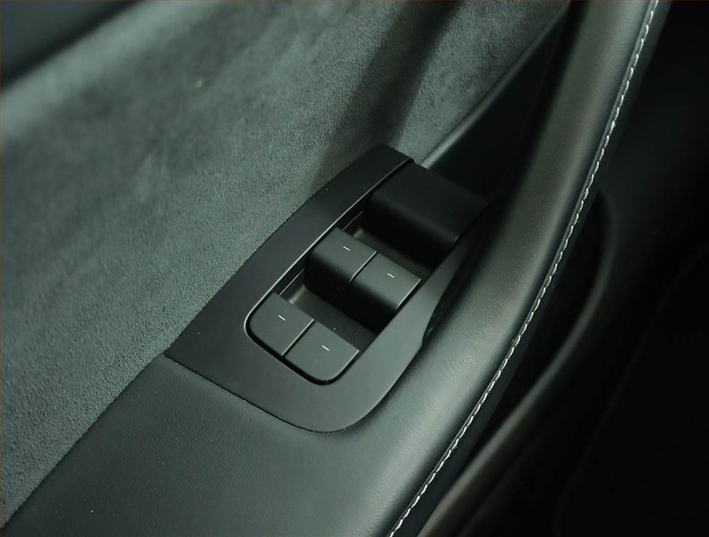 Tesla Model Y (2023) Long Range AWD 79kWh, SoH 86% - fotka 16 z 20