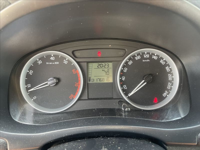 Škoda Fabia 1,6 i 77kw Sportline Klimatron - fotka 14 z 40