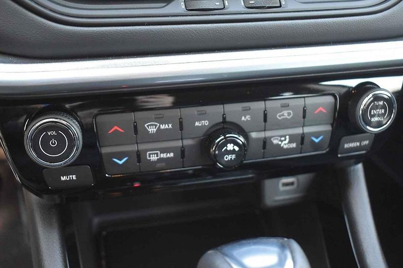 Jeep Compass již je k mání jen s menší či větší elektrifikací