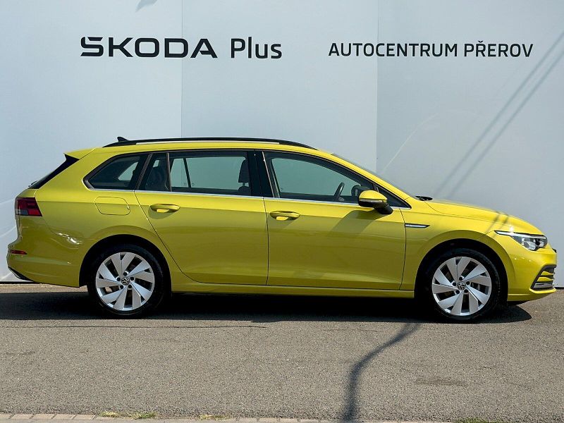 Volkswagen Golf (2023) Variant 1.5 TSI 110kW Style - fotka 32 z 35