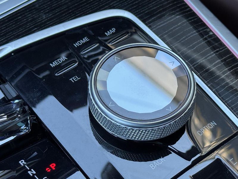 BMW X7 (2022) 40d 250kw M-Packet - fotka 44 z 60