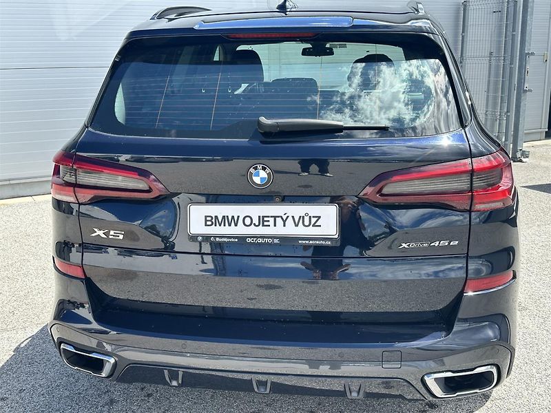 BMW X5 xDrive45e - fotka 14 z 17