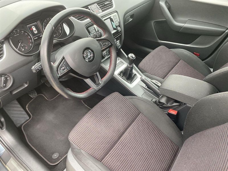 Škoda Octavia (2015) 2.0 TDI Elegance - fotka 6 z 30