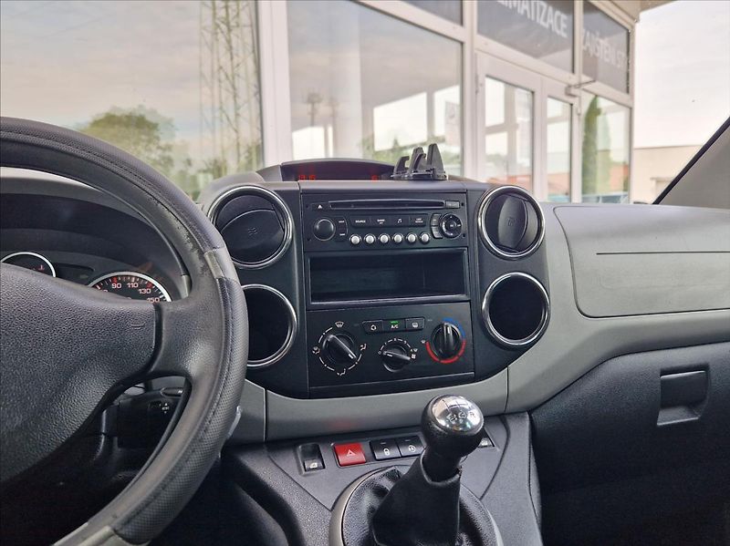 Peugeot Partner 1,6 HDi PANORAMA +ZIMNÍSADAKOL - fotka 26 z 32