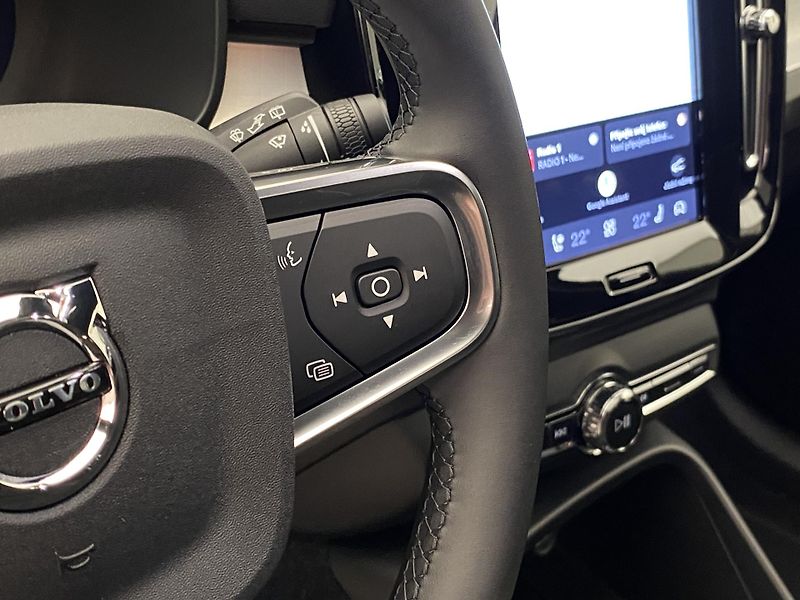 Volvo XC40 (2026) B4 AUT DARK PLUS - fotka 25 z 54