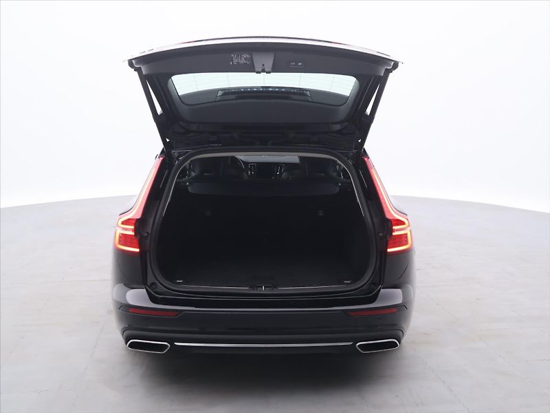 Volvo V60 2,0 T6 186kW 4x4 MomentumPro - fotka 9 z 28