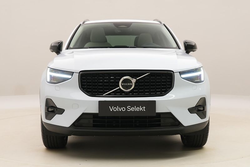 Volvo XC40 B4 DARK ULTRA AUT CZ - fotka 16 z 60