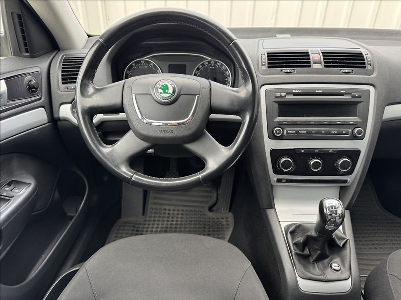 Škoda Octavia 1,8 TSI klima 1.maj. původ ČR - fotka 28 z 50