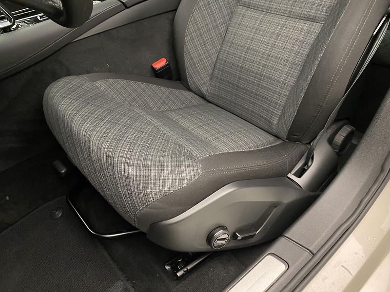 Volvo V60 T6 AWD RECHARGE CORE AUT CZ - fotka 25 z 56