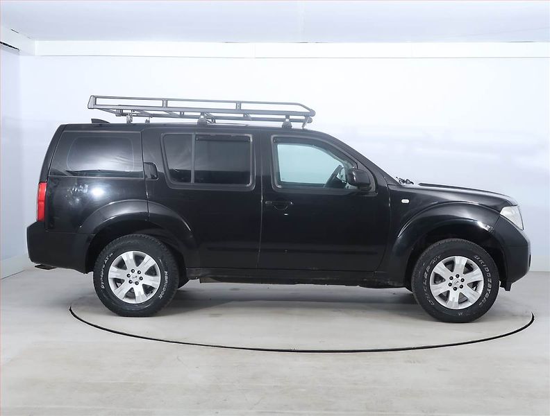 Nissan Pathfinder (2006) 2.5 dCi , 4X4 - fotka 6 z 18