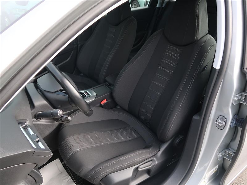 Peugeot 308 2,0 BHDi,110kW,NovéČR,DPH - fotka 10 z 23