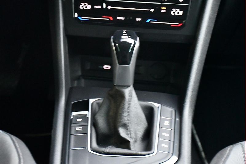 Volkswagen Tiguan 2.0TDi DSG NAVI TAŽNÉ ČR 1.M - fotka 7 z 41