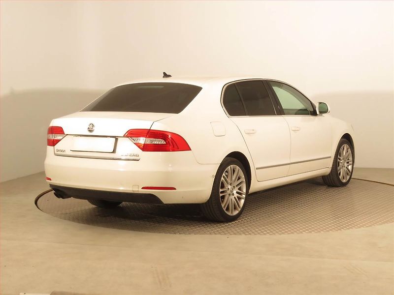 Škoda Superb (2013) Elegance 2.0 TDI, 4X4 - fotka 5 z 16