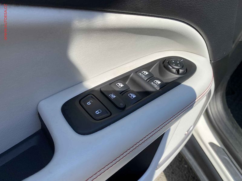 Jeep Compass (2018) 2.0MJT 4x4, ČR, Limited, AT - fotka 13 z 20