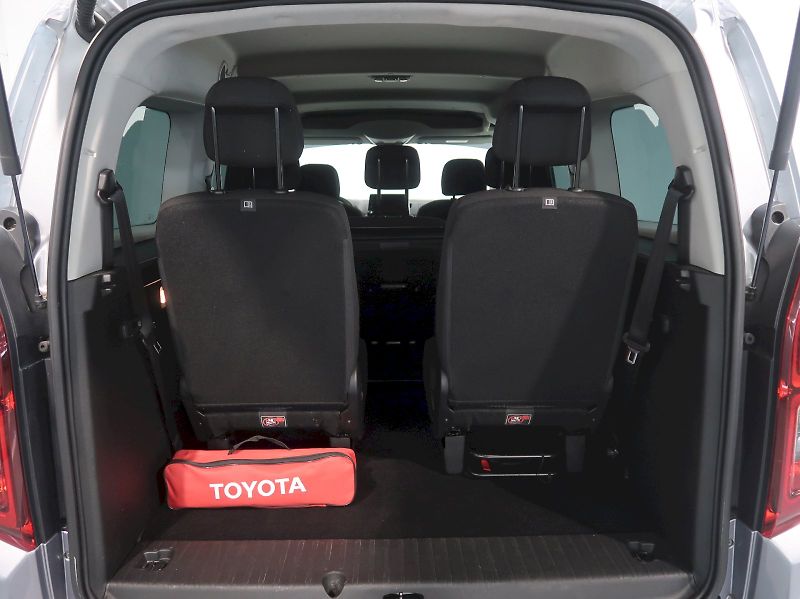 Toyota ProAce City Verso (2021) FAMILY L2 1.5D-4D 96KW 7MÍST T - fotka 30 z 31