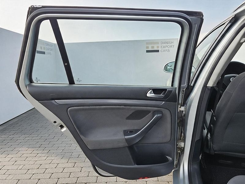Volkswagen Golf 1.9 TDI 77kW,KLIMA,2x KOLA - fotka 26 z 33