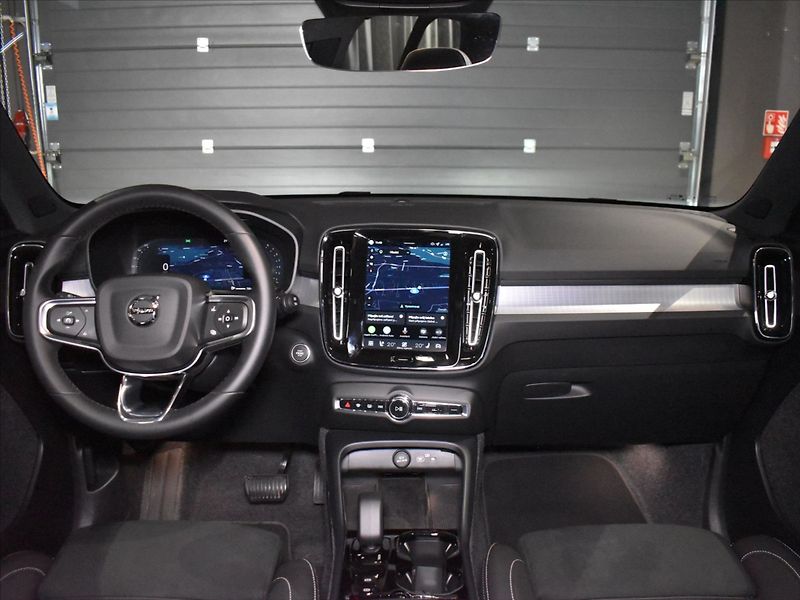 Volvo XC40 2,0 B4 Ultra Panorama,BLIS - fotka 13 z 21