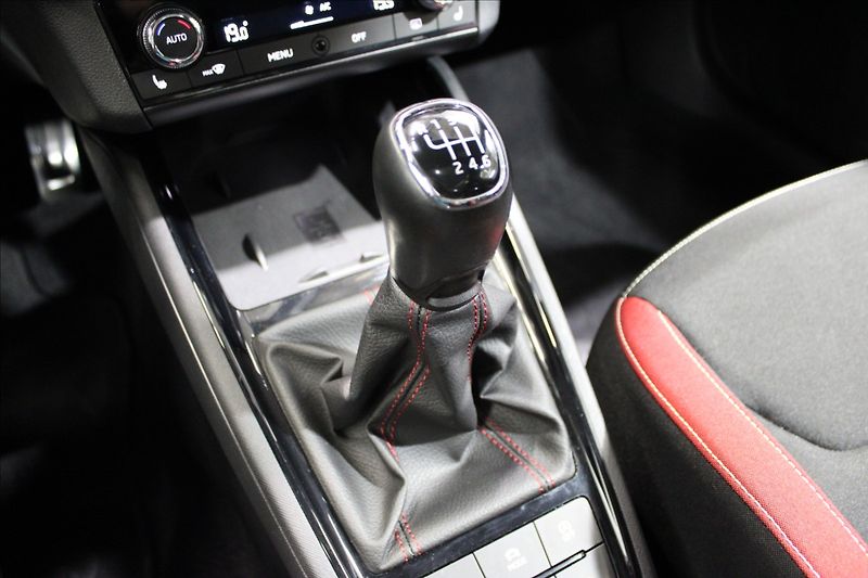 Škoda Kamiq 1,5 TSI 110kW Monte Carlo - fotka 27 z 34